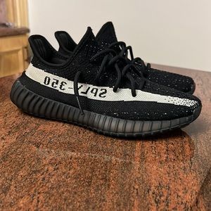Yeezy Boost 350 V2 Core Black White